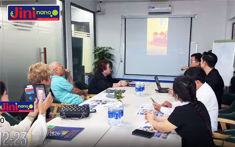 hang-son-jini-tran-trong-don-tiep-khach-vip-tai-van-phong
